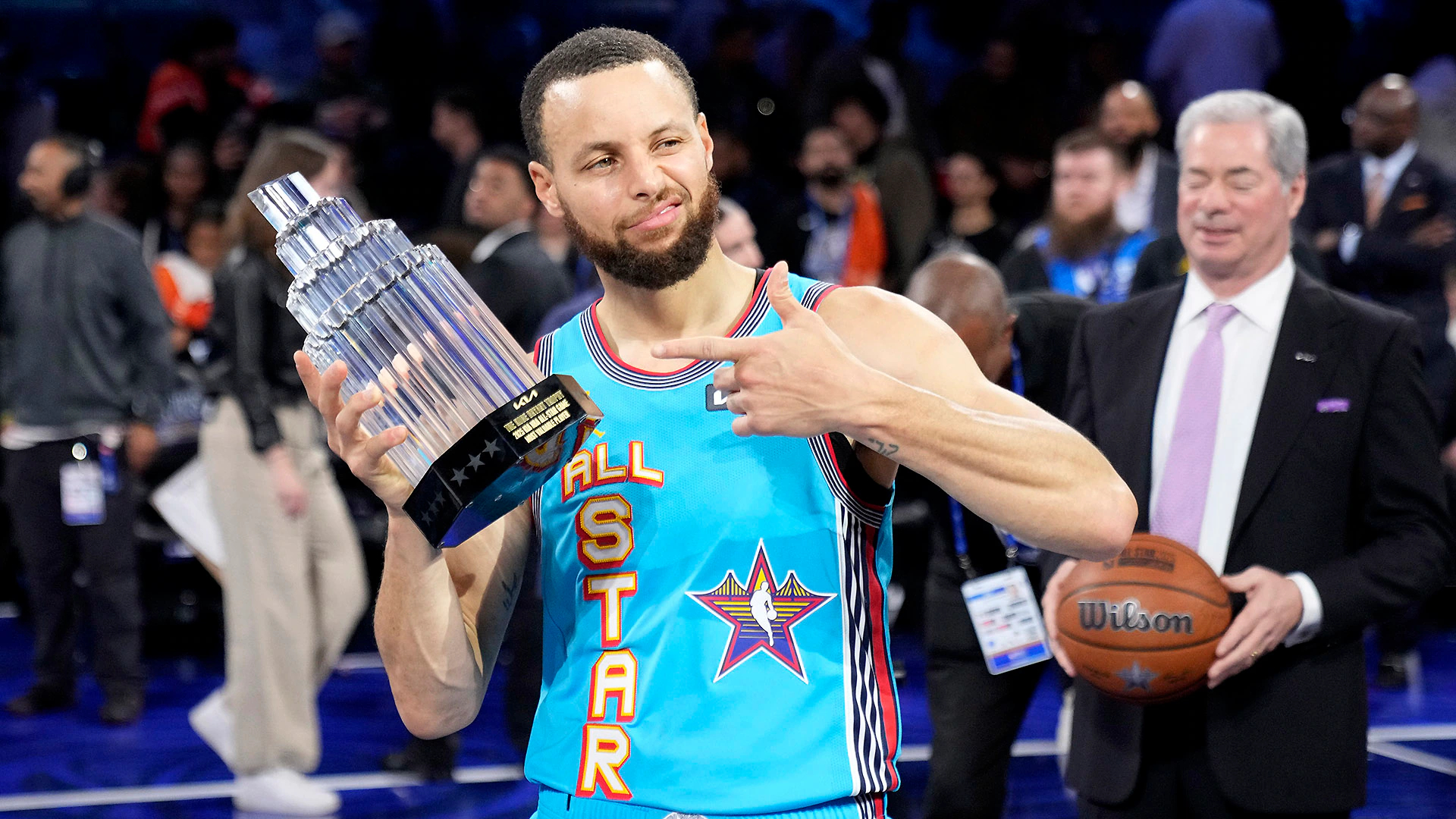 西部决赛：火箭勇士激战，杜兰特力挺驳斥格林争议言论